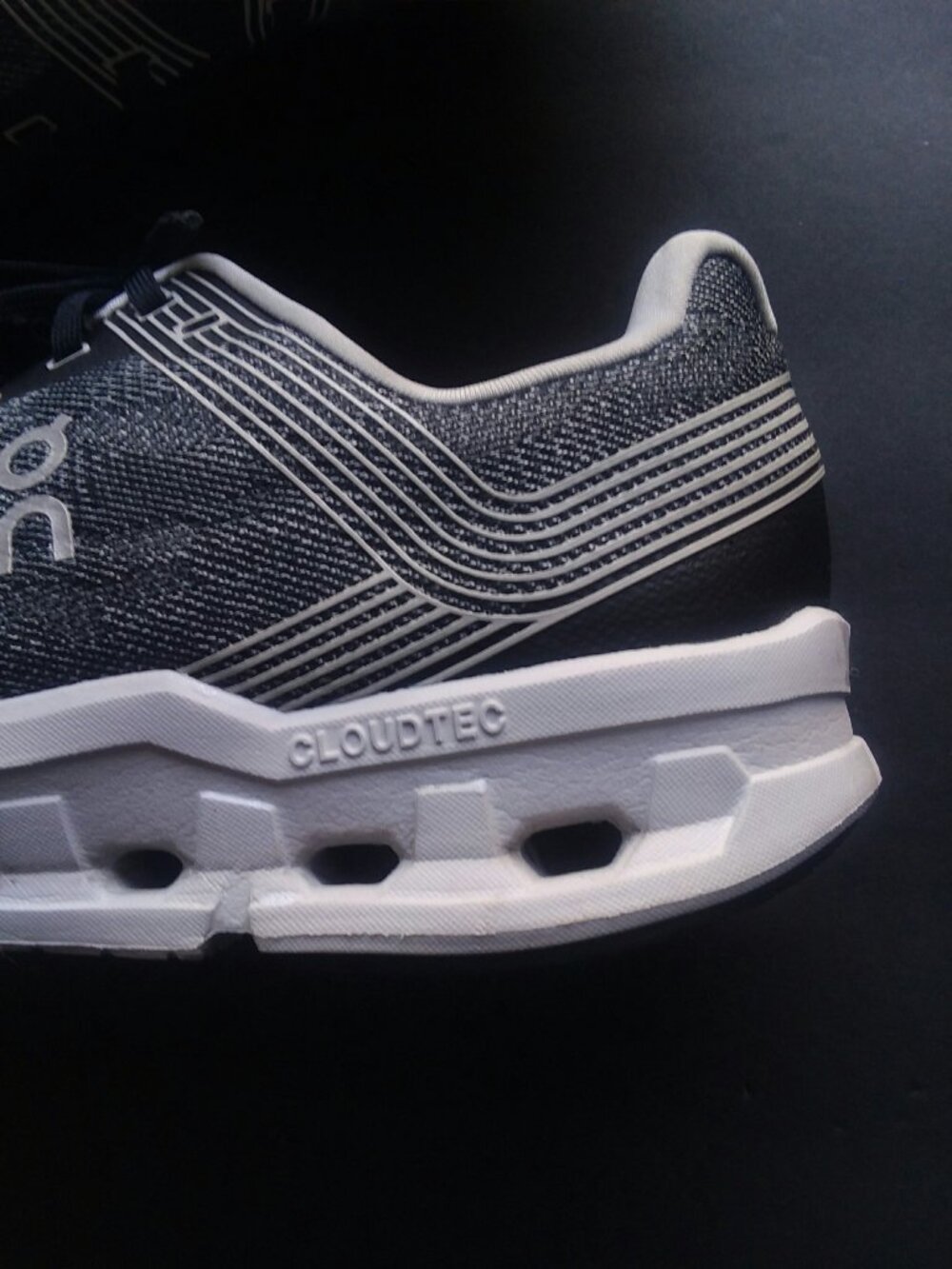 On Cloud Running Trainers Shoes Reflective Trim Logo Runners Gym Beach Work Out - Picture 3 of 13